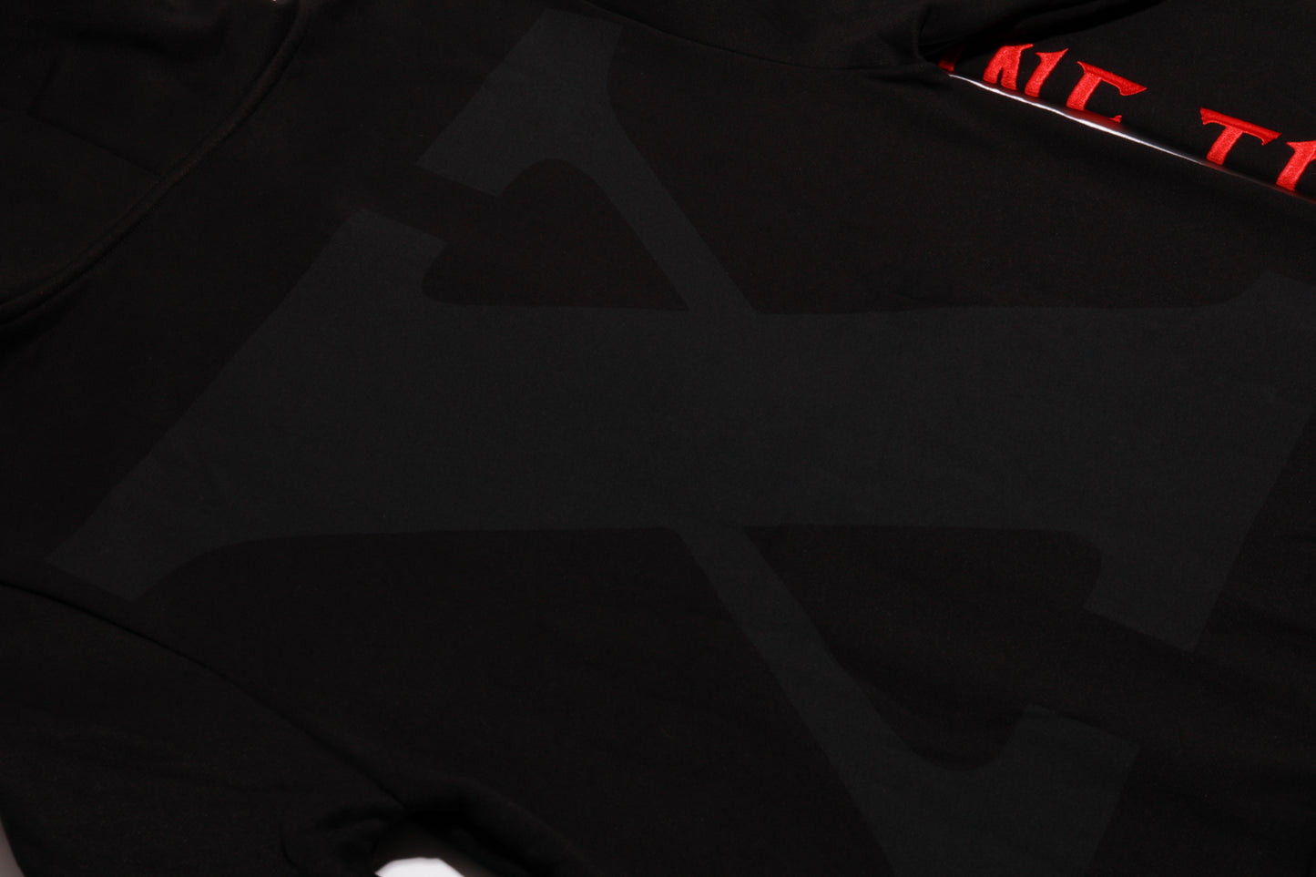 Heartskull Embroidered Zip-Up Hoodie (Black)